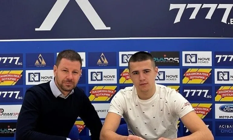 Марин Петков подписа професионален договор с Левски - Tribune.bg