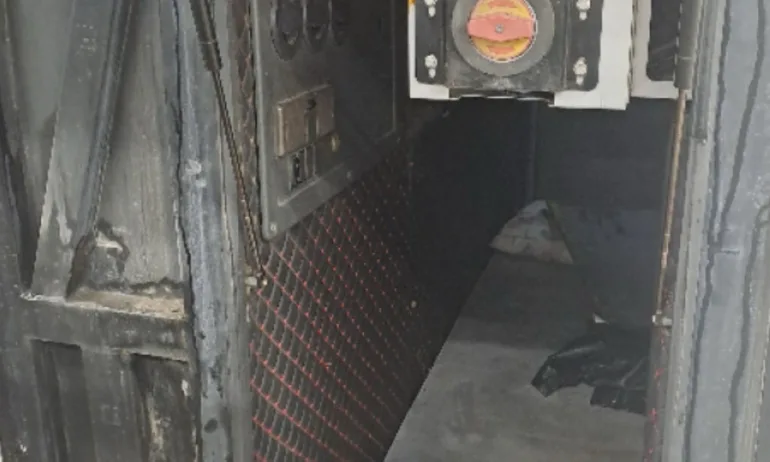 Откриха 10 нелегални мигранти в турски бус край село Крушевец - Tribune.bg