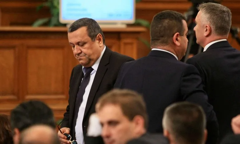 Депутатът Хасан Адемов е с коронавирус - Tribune.bg