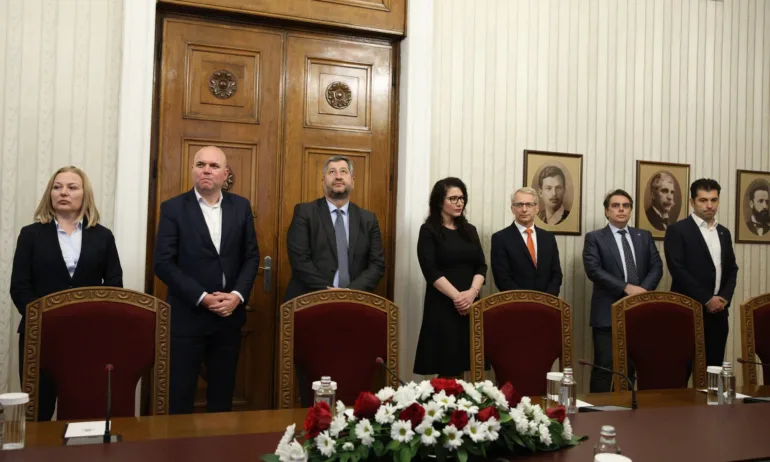 Радев към Промяната: Бяхте алтернатива, а днес работите с ГЕРБ - Tribune.bg