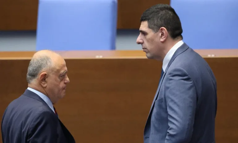 Атанасов и Мирчев: Референдумът за еврото обслужва интересите на Москва - Tribune.bg