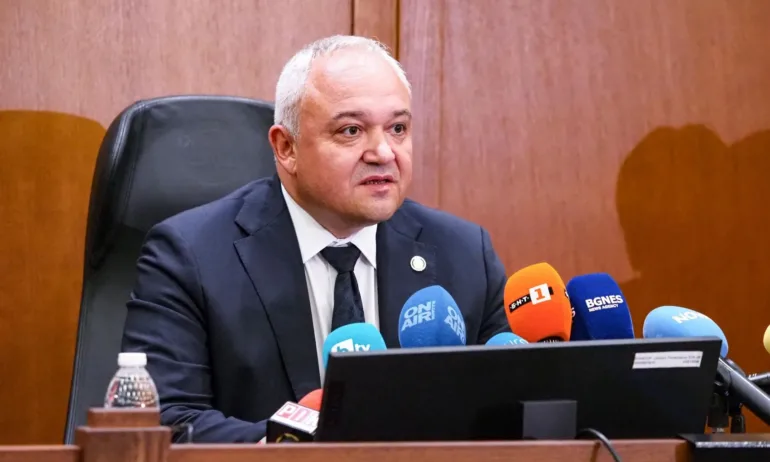 Иван Демерджиев: Жалкото е, че обществото е пасивно, затова събираме деца по земята, паднали от 5-ия етаж - Tribune.bg