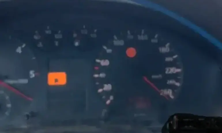 Хванаха 20-годишен с 18 фиша и 7 акта да шофира с 260 км/ч по главен път към правешко село - Tribune.bg