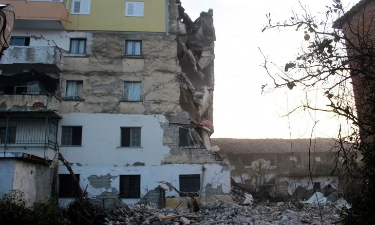 Расте броят на жертвите след земетресението в Албания - Tribune.bg
