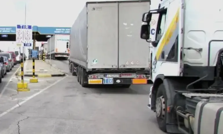 Заради горещото време: Ограничават движението на камионите в някои области - Tribune.bg