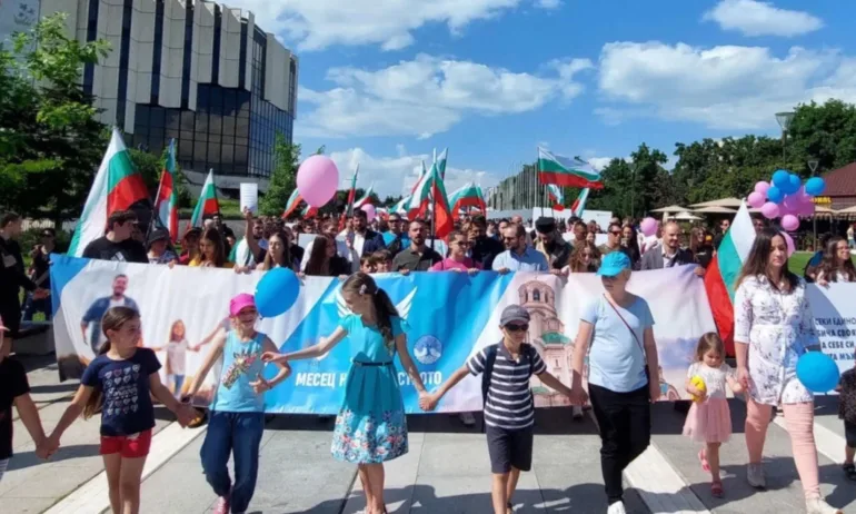 ТРУД: Предобряне: Елфите видяха хибридна операция на руските тайни служби в Шествието за семейството - Tribune.bg