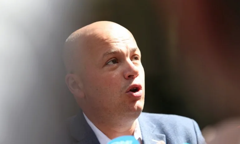 Симов: Трифонов буквално спря кислорода на своите спътници в космическия полет - Tribune.bg