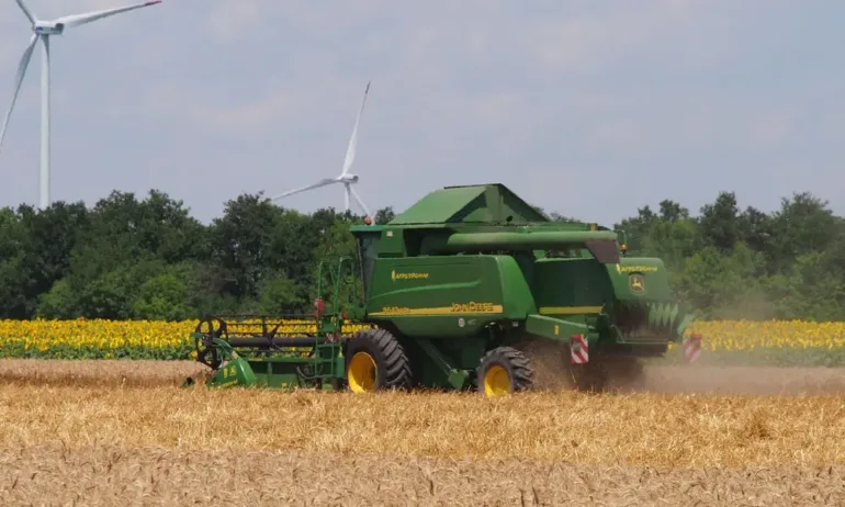 Напоителни системи оставиха без вода 350 дка царевица - Tribune.bg