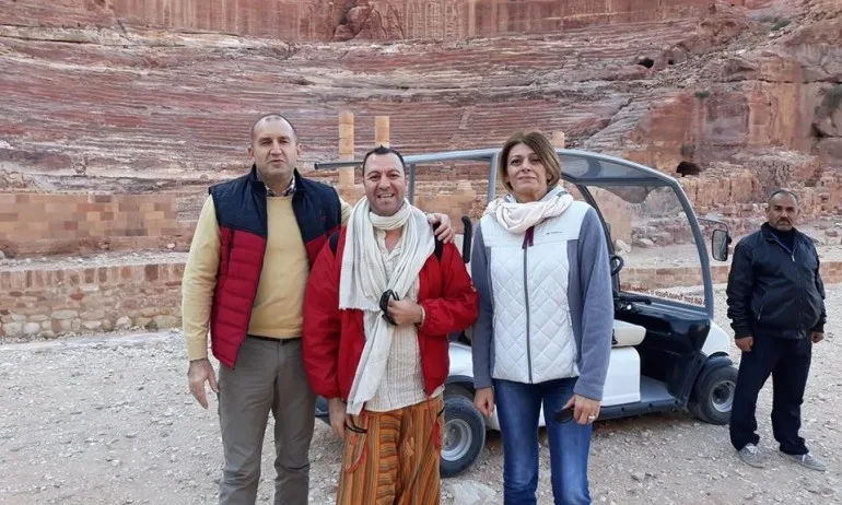 При официалната визита в Йордания: Румен Радев и съпругата му разгледаха Петра - Tribune.bg