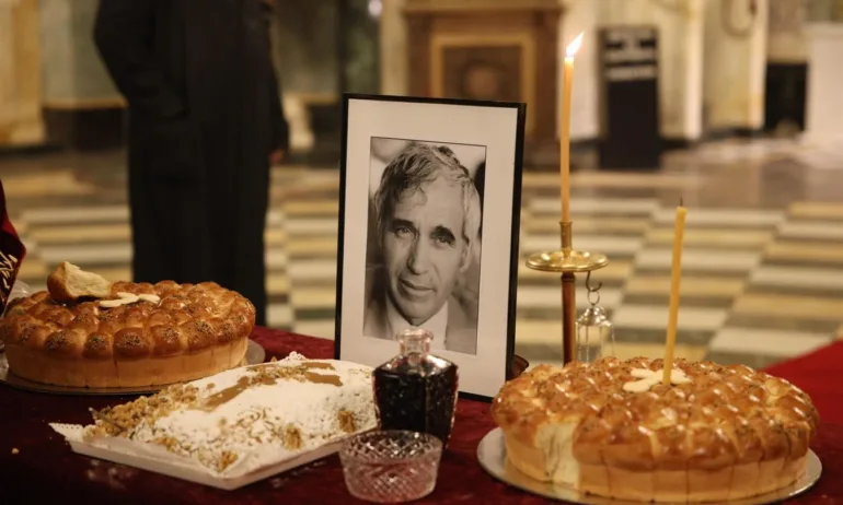 Отслужиха панахида в храм Св. Александър Невски в памет на Жельо Желев - Tribune.bg