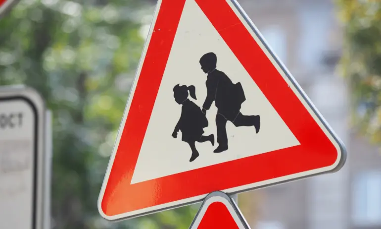6-годишно дете беше блъснато на пешеходна пътека в Бургас, съобщи