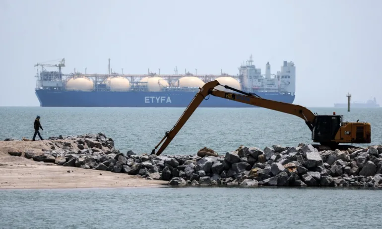 Иран възстанови добива на газ от три платформи в находището Южен Парс - Tribune.bg