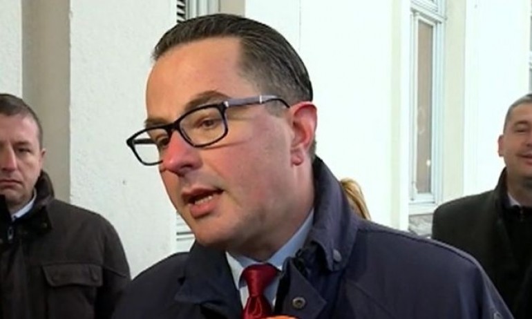 Депутатите от Възраждане влязоха в НС без зелен сертификат, никой не ги спря - Tribune.bg