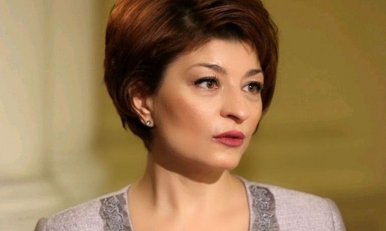 Десислава Атанасова: Настояваме зеленият сертификат да важи за сградите на НС - Tribune.bg