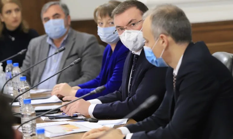 От 4 януари децата от 1 до 4 клас се връщат в училище, отварят градините и яслите - Tribune.bg