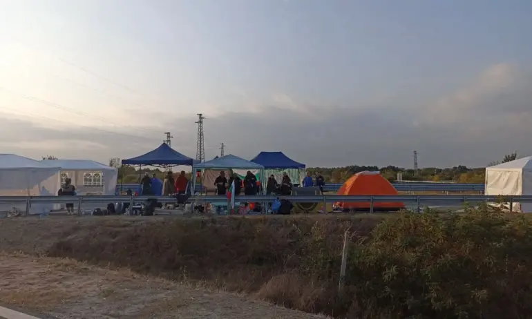 12-ти ден енергетици протестират, АМ Тракия и Прохода на Републиката остават блокирани - Tribune.bg