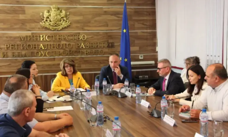 Взимат спешни действия за решаване на проблема с авариралия колектор край Албена - Tribune.bg