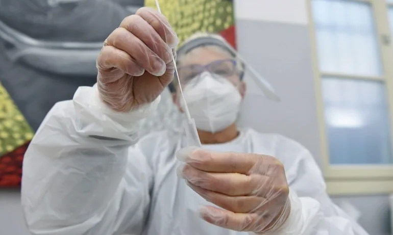 1046 са новите случаи на коронавирус у нас, ваксинираните за последното денонощие са 131 - Tribune.bg