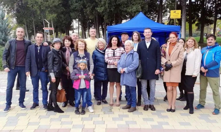 Жени ГЕРБ от област Стара Загора представиха изложба по повод Световния месец за борба с рака на гърдата - Tribune.bg