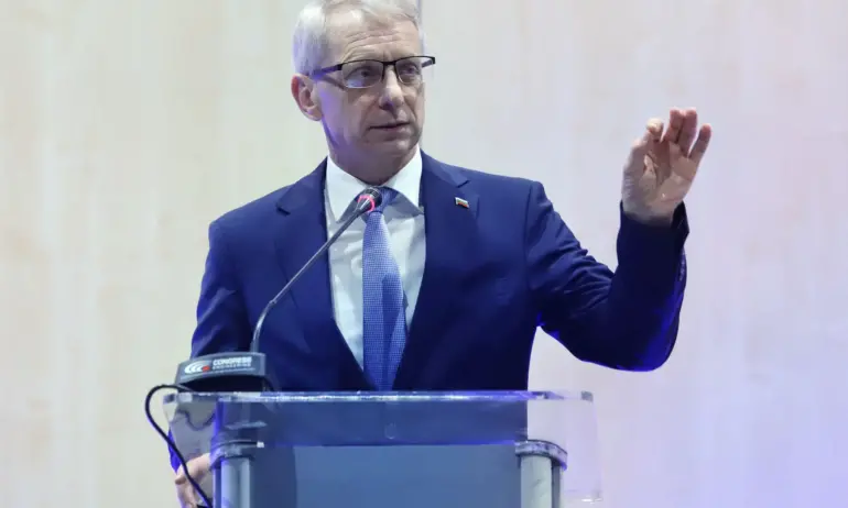 С това ламтене, Денков се превръща в Големанов: Хубаво е да си министър, дявол да го вземе! Власт… Чест… Слава! - Tribune.bg