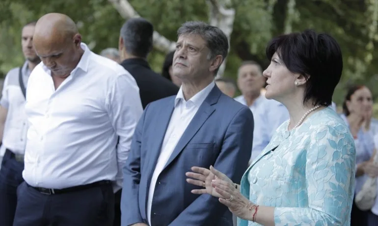 Караянчева: Когато прожекторите осветят президентството има проблем, а когато осветят управляващите – няма проблем - Tribune.bg