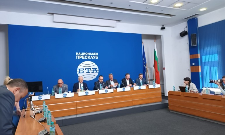 След като им обещаха компенсации: Работодателите засега се отказват от протеста - Tribune.bg