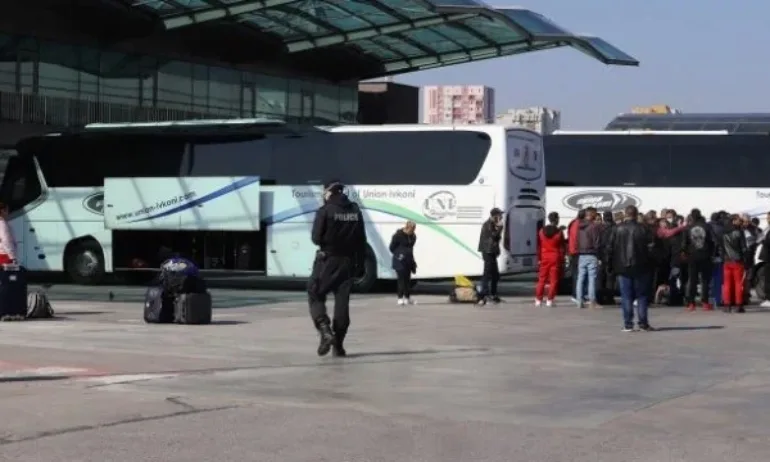 Служебният кабинет със скандален подарък за превозвачите - Tribune.bg