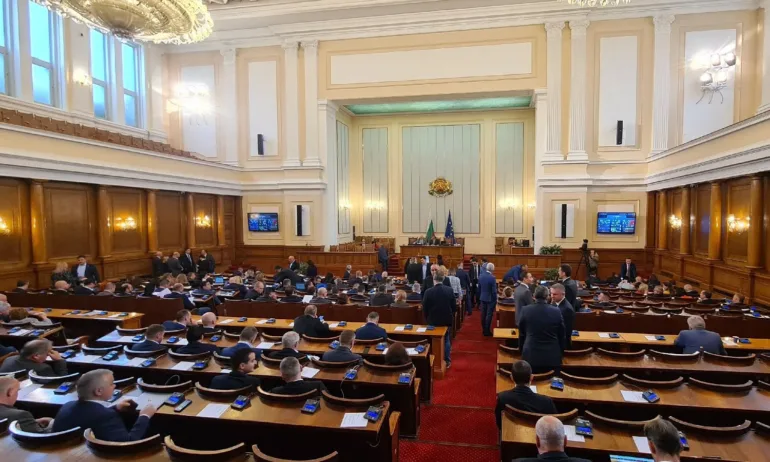 Депутатите приеха да се върне смесеното гласуване (ВИДЕО)