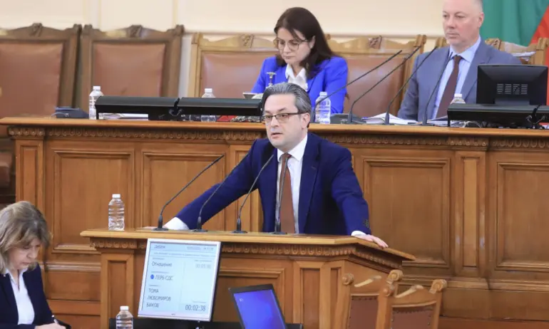ГЕРБ предлагат Тома Биков да замени Вежди Рашидов начело на културната комисия в НС - Tribune.bg