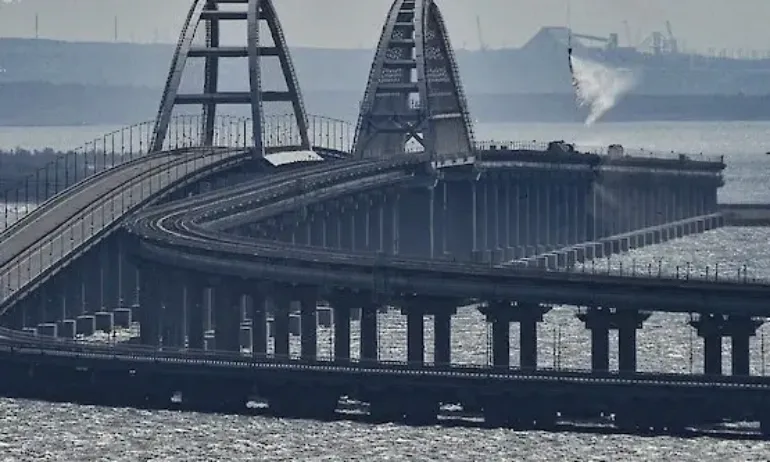 Руското разследване: Камионът, взривил Кримския мост, се качил на ферибот от Бургас - Tribune.bg