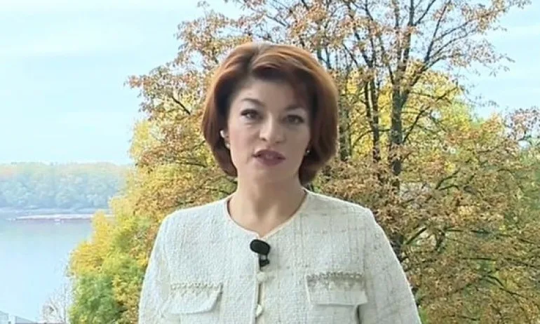 Десислава Атанасова: Протегнатата ръка и диалогът са по-силни от юмрука - Tribune.bg