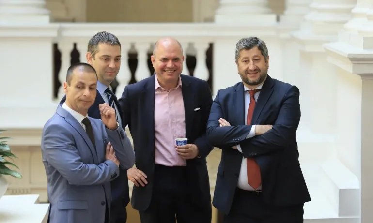 Фейсбукът на Трифонов обвини Христо Иванов, че взривява обстановката и засилва страната към избори - Tribune.bg