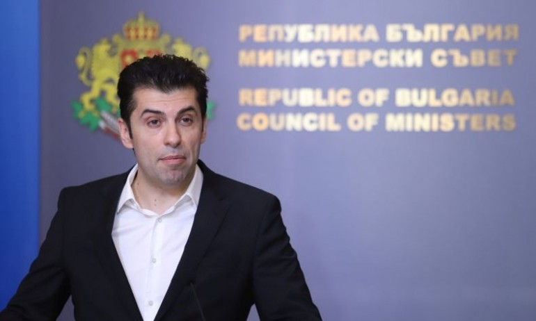 Премиерът Кирил Петков призова българите да си дарят месечната заплата,
