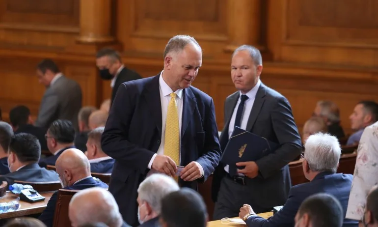 Кадиев: Цената на тока за битовите потребители след Нова година може да скочи с 20% - Tribune.bg