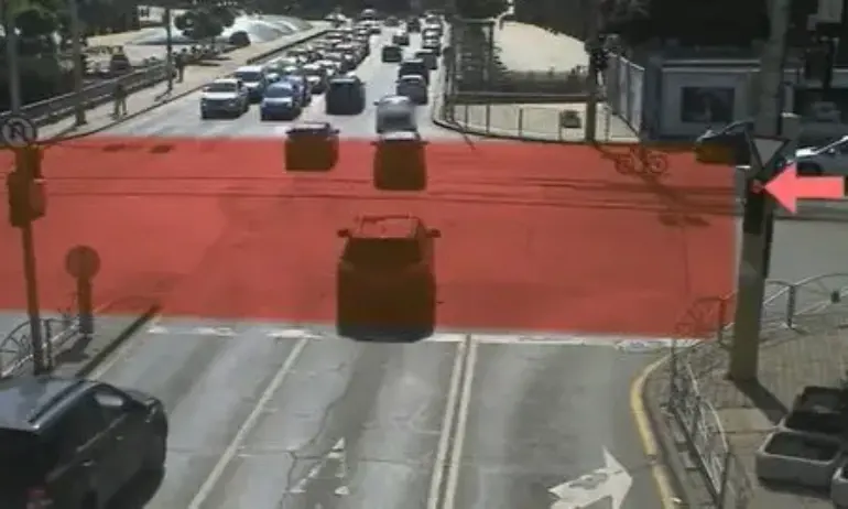 СДВР засича с нов софтуер преминаването на червен светофар - Tribune.bg