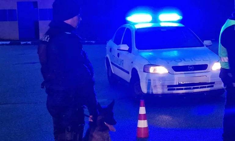 Полицейски тормоз: Снощи съблекли 400 младежи в дискотека, за да ги претърсват за наркотици - Tribune.bg