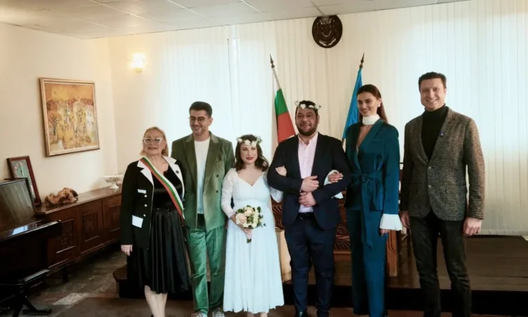 Евгени Будинов сключи брак с любимата си Поля (СНИМКИ) - Tribune.bg