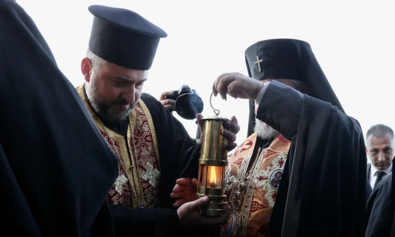 Благодатният вече е в София - Tribune.bg