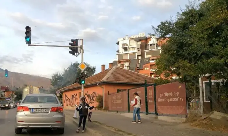 Кметът на Изгрев използва служебната си кола за превоз на децата си - Tribune.bg