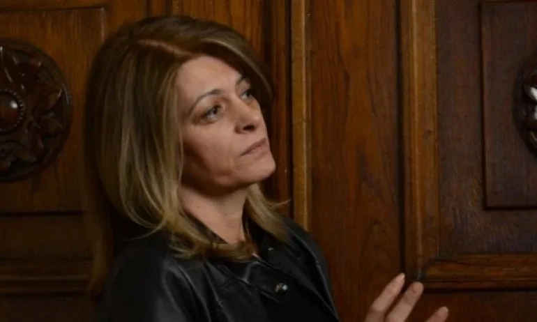 Съпругата на Румен Радев публично заклейми световна авиокмпания - Tribune.bg