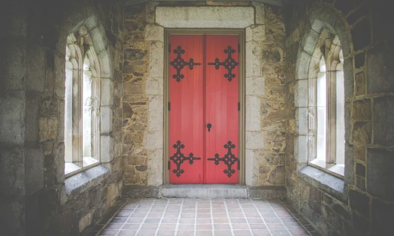 Гръцката митрополия на протест срещу затварянето на храмовете заради вируса - Tribune.bg