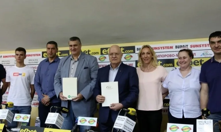 Плеяда легенди аплодират скаут лигата - Tribune.bg