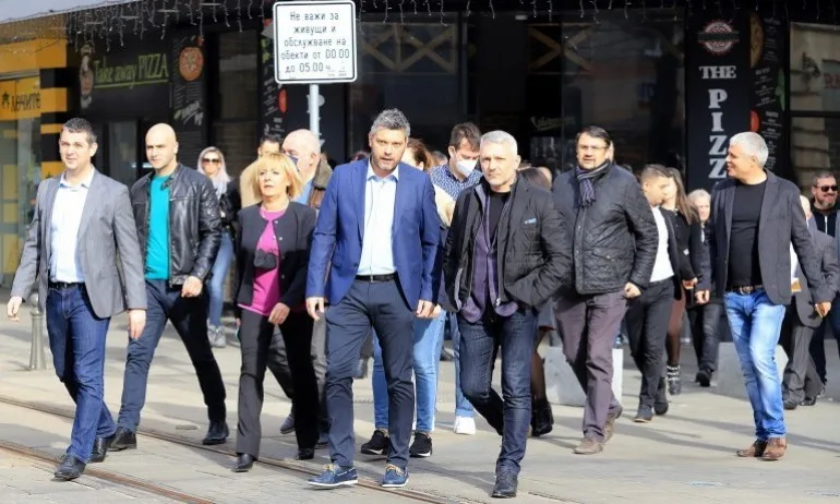 Партиите до Мая Манолова събират подписи с измама на две бланки, знаят, че Изправи се! Мутри вън! няма да мине през ЦИК - Tribune.bg