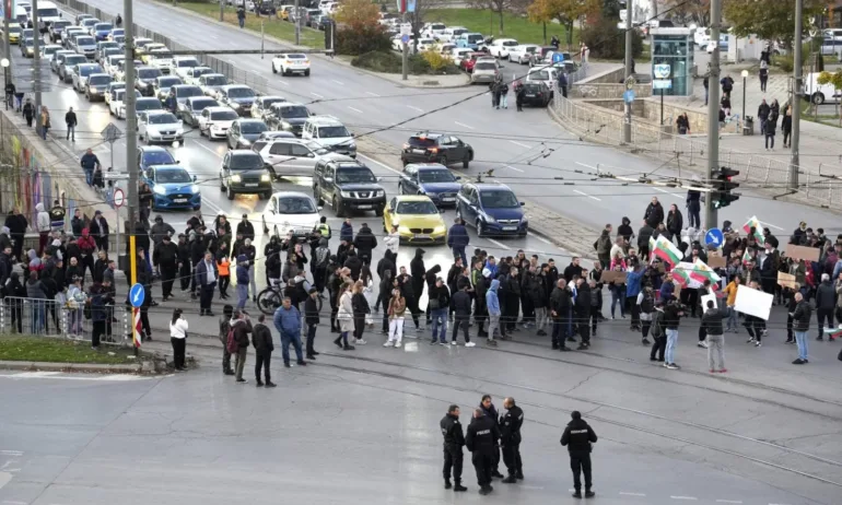 Протест в Люлин заради кризата с боклука – общината го обяви за политически - Tribune.bg