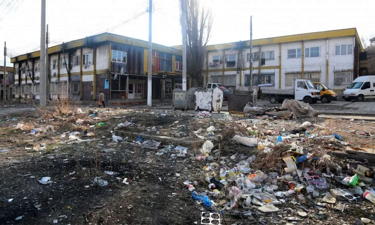 Инспектори на проверка за горене на опасни отпадъци в Красна поляна - Tribune.bg