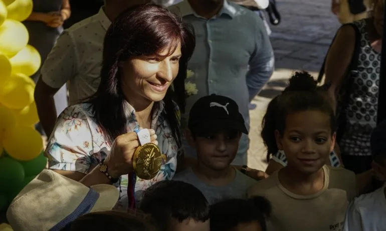 Златната Стойка развя знамето на Добрич - Tribune.bg