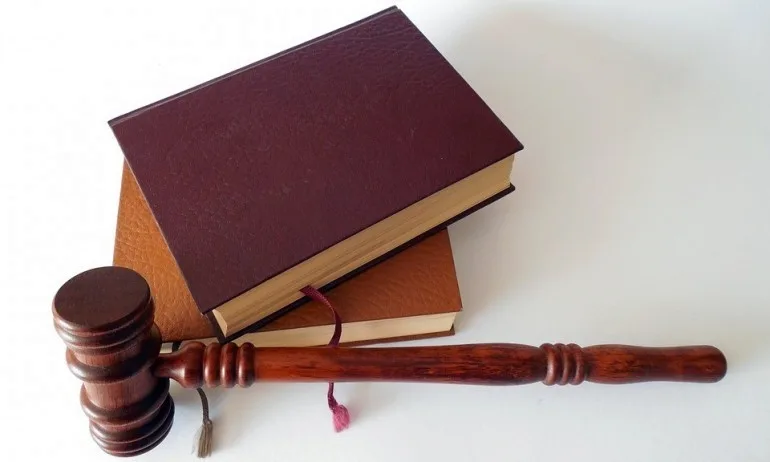 Осъдиха трима, играли хоро по време на карантина в Петрич - Tribune.bg