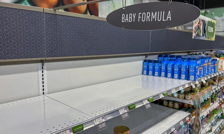 Недостиг на адаптирани бебешки млека в САЩ ще има до пролетта на 2023 г., сочи доклад - Tribune.bg
