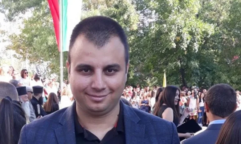 Светлинно табло в спортната зала в езиковата гимназия в Ловеч, инициаторът благодари на спортния министър - Tribune.bg