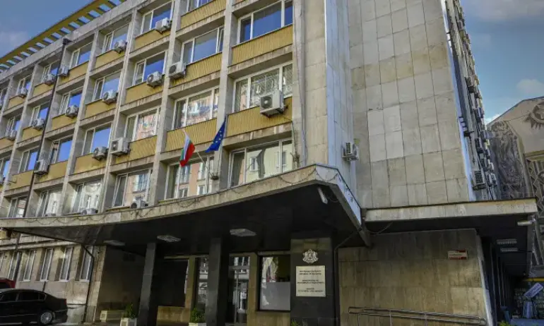 Mиниcтepcтвoтo нa иĸoнoмиĸaтa тъpcи 23 тъpгoвcĸи aтaшeтa - Tribune.bg